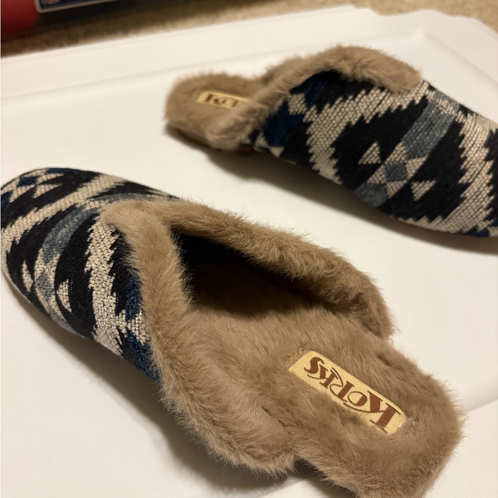 Kork-Ease Black and White Geometric Slippers - Picture 4 of 5